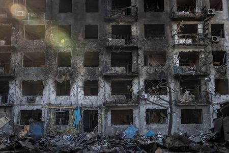 　３月１３日、ウクライナ政府高官は、同国は今すぐロシア軍から軍事力で全ての占領地を奪還することはできないと理解しており、時間をかけて外交的に取り戻す必要があるという認識を示した。写真はドネツクのドブロピリャで８日撮影（２０２５年　ロイター/Nadia Karpova）