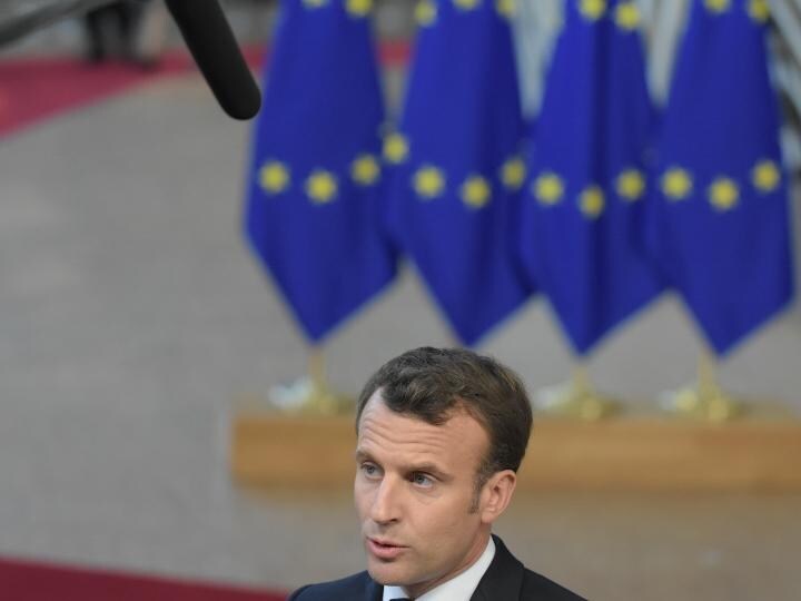 「英国は決断する時だ」と“短期決戦”を唱えるマクロン仏大統領（4月10日、筆者撮影）