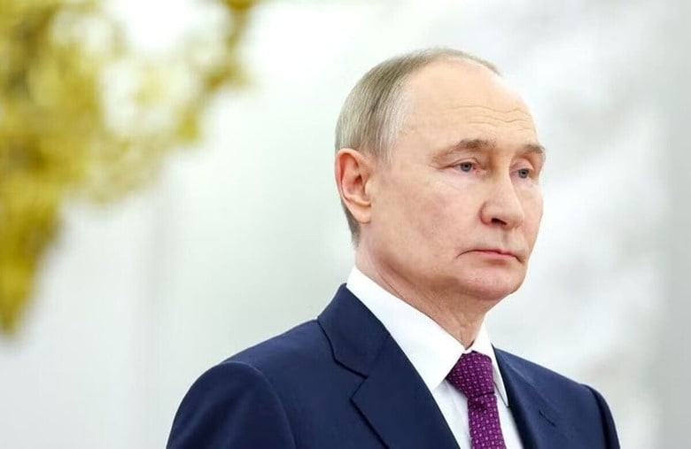ロシアのプーチン大統領は２４日、政府が支援するメッセージアプリの開発を承認する法案に署名した。政府は「ワッツアップ」や「テレグラム」など海外製アプリへの依存の低減を目指している。写真はモスクワで２３日、代表撮影。Sputnik提供（２０２５年　ロイター）