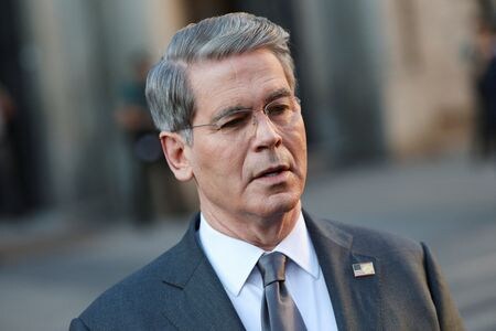 ベセント米財務長官は、１３日目に入った連邦政府機関の一部閉鎖が米経済に影響を及ぼし始めていると警鐘を鳴らした。９月１５日、マドリードで撮影（２０２５年　ロイター/Violeta Santos Moura）