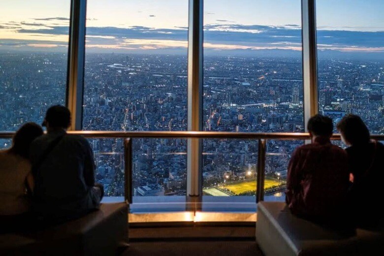 ７月１８日、７月のロイター企業調査で選択的夫婦別姓について聞いたところ、賛成が５割、反対が１割だった。写真は２０２１年８月、東京スカイツリーで撮影（２０２４年　ロイター/Marko Djurica）