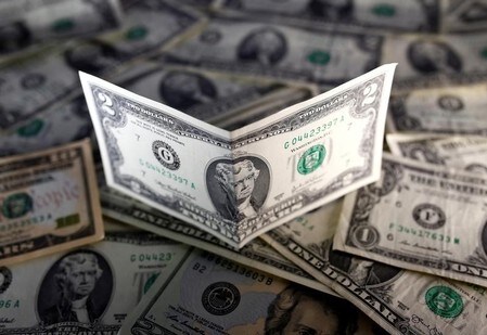 　７月１２日、正午のドルは、前日ＮＹ市場終盤の水準から上昇した１１２円前半。一時、海外高値を上抜けて１１２．３８円まで上昇し、１月１０日以来半年ぶり高値を更新した。写真は２０１６年１１月撮影（２０１８年　ロイター／Dado Ruvic）