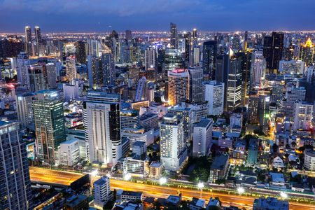 　世界銀行は１日、タイの２０２４年の成長率を２．８％、２５年は３．０％に加速すると予想した。写真は首都バンコクの景色。昨年７月撮影（２０２４年　ロイター/Athit Perawongmetha）
