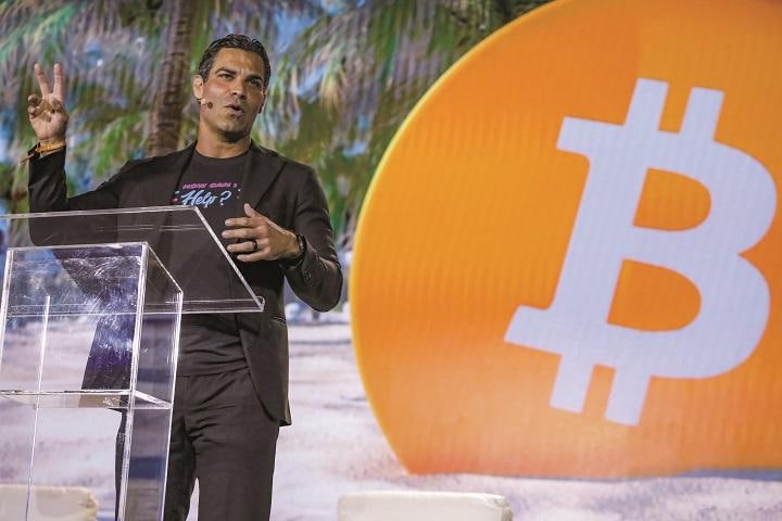 スアレス市長は仮想通貨の推進に力を入れてきた　EVA MARIE UZCATEGUIｰBLOOMBERG/GETTY IMAGES