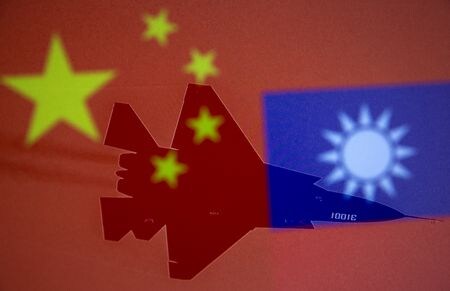 　台湾国防部（国防省）は５月３０日、中国の軍用機３０機が防空識別圏（ＡＤＩＺ）に進入し、台湾軍機が警告のため緊急発進したと発表した。今年１月以来の大規模な進入となった（２０２２年　ロイター/Dado Ruvic/Illustration）