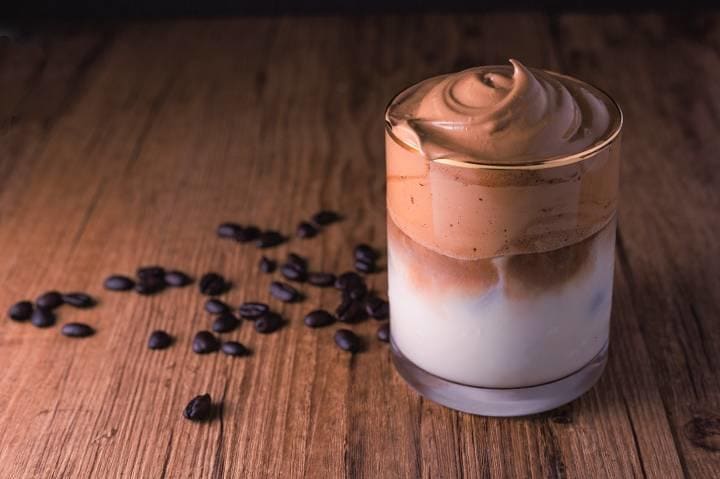 ひと手間かけて見栄え抜群のコーヒーはテレワークの息抜きにおすすめ　JENNIFER GAULD/ISTOCK