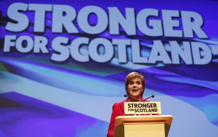 １０月１５日、英北部スコットランドのスタージョン行政府首相は、スコットランドは英国のＥＵ離脱に向け独立を含めあらゆる選択肢を準備していると明らかにした（２０１６年　ロイター/RUSSELL CHEYNE）