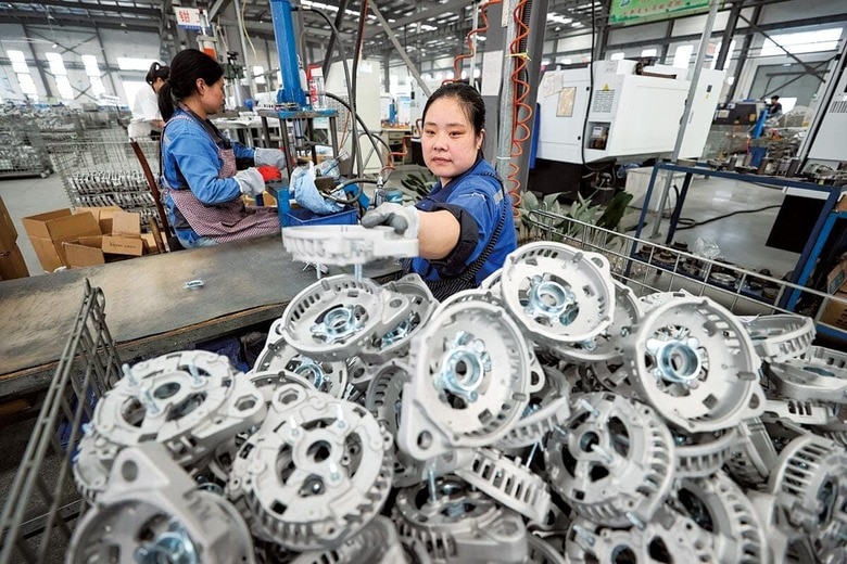 中国経済はいまだに輸出に依存（江蘇省の自動車部品工場）　SI WEIｰVCG/GETTY IMAGES