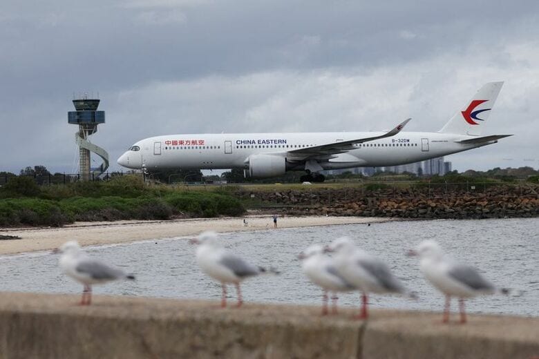 写真は中国東方航空の航空機。2月26日、豪シドニーで撮影。 REUTERS/Hollie Adams