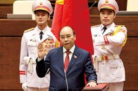 国家「ナンバー2」フック前首相が突然消えた、ベトナムの「自浄作用」と輸出依存型の不安な経済