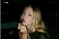 ライラ・モスの大胆ルックが話題沸騰！ロンドン・ファッション・ウィークで魅せた挑戦的スタイル