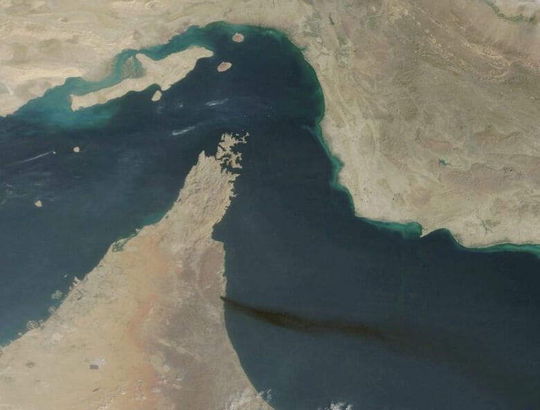 アラブ首長国連邦（ＵＡＥ）のフジャイラ港を示す衛星画像。３月撮影の提供写真。Nasa Worldview/Handout via REUTERS