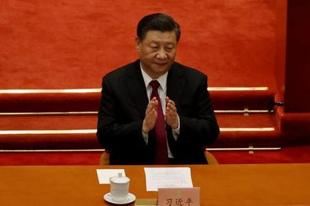 中国外務省は２１日、米国の主催で２２日から開かれる気候変動サミットについて、バイデン大統領の招待により習近平国家主席が出席すると発表した。写真は、人民大会堂での習主席。２０２１年３月１０日に撮影。（２０２１年　ロイター／Carlos Garcia Rawlins）
