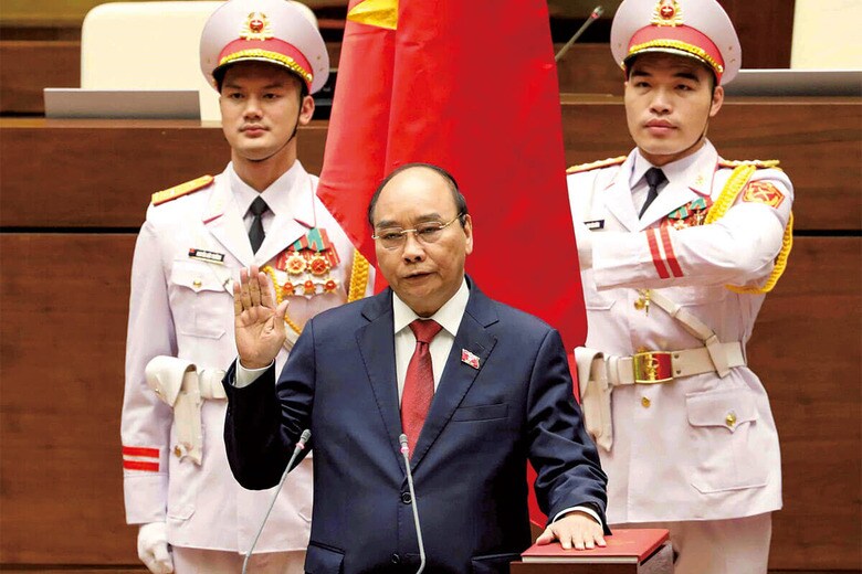 フック国家主席の任期途中の異例の辞任はベトナム政界を揺るがした（国家主席就任時の宣誓、21年4月）　AP/AFLO