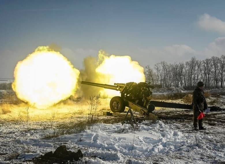 ロシア議会は、志願兵の年齢上限を撤廃する法案を可決した。写真は1月26日、ロシア・ロストフ州で軍事演習を行うロシア軍の兵士（2022年　ロイター/Sergey Pivovarov）