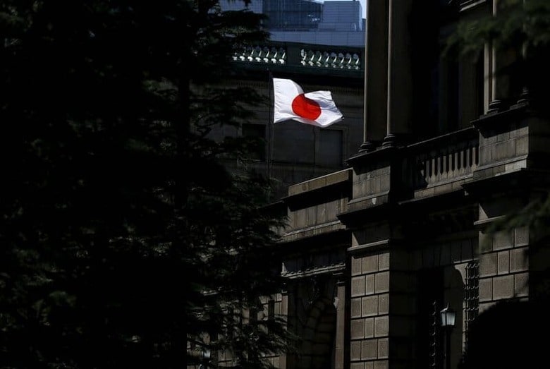 日銀は27―28日に開いた金融政策決定会合で、イールドカーブ・コントロール（YCC）の運用を柔軟化することを決めた。都内の日銀本店で2016年3月撮影（2023年　ロイター）