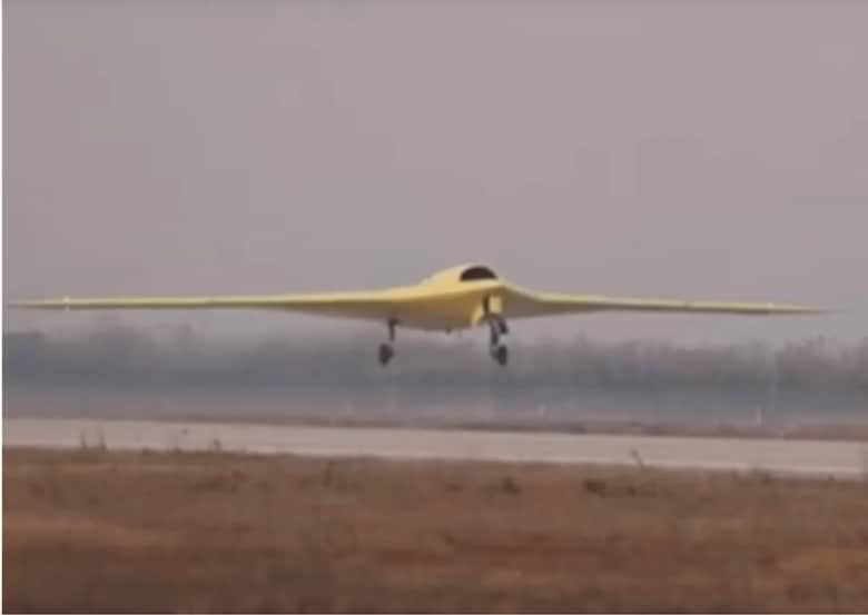 初飛行で離陸する中国の無人機CH-7（12月15日に公開された映像からキャプチャ）　Chinese Military