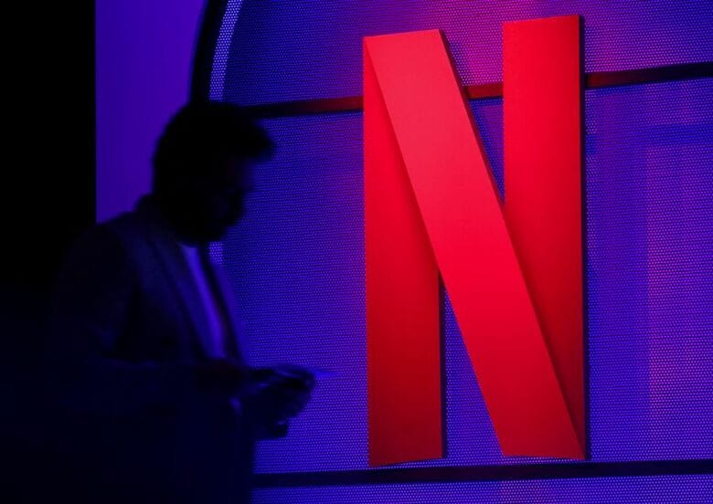 米ネットフリックスのロゴ。2024年2月、インド・ムンバイで開催されたイベントで撮影。REUTERS/Francis Mascarenhas