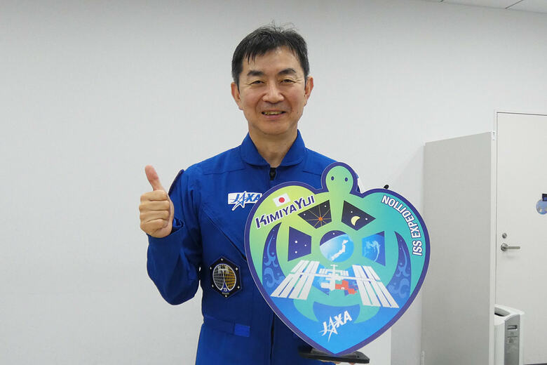 個別インタビューに応じた油井亀美也宇宙飛行士（4月24日）　筆者撮影