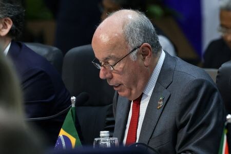 ブラジルのビエイラ外相は２１日、２０カ国・地域（Ｇ２０）外相会合の冒頭で、国連や多国間機関は戦争や紛争の激化を止めることができず、罪のない人々を死に追いやっていると非難した。（２０２４年　ロイター/Ricardo Moraes）