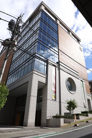 　１０月５日、 ＫＡＤＯＫＡＷＡの夏野剛社長は記者会見で、規制改革推進会議の議長を辞任すると表明した。写真は都内の ＫＡＤＯＫＡＷＡ本社ビル。９月撮影（２０２２年　時事通信）