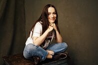 「セルライトも肉割れの線もあるけど…」 新作ホラーで肉体をさらした米女優の思い