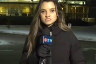 【動画】生中継中、突如口ごもるTVリポーター