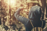 20代で資産10億、「アイデア不要論」を語る