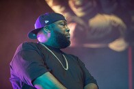 連行される動画が拡散...米ラッパー、グラミー賞「大喜びスピーチ」直後の逮捕に「何もそのタイミングで...」とネット同情