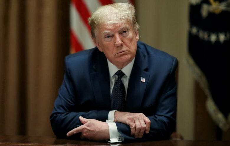 トランプ米大統領(写真)は5月18日、米国は世界保健機関(WHO)への資金拠出停止を恒久化し、加盟を見直す可能性があると警告した。ホワイトハウスで撮影(2020年　ロイター/Leah Millis/File Photo)