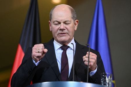 ドイツ情報機関の連邦憲法擁護庁（ＢｆＶ）は２４日、国内企業に対し、中国政府による産業スパイ活動を警戒すべきと伝えた。写真はドイツのショルツ首相。２月撮影（２０２４年　ロイター/Annegret Hilse）