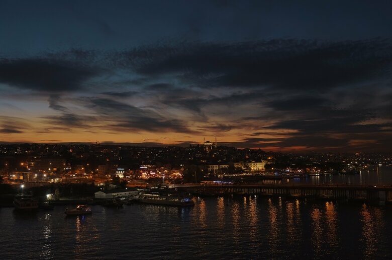 夕暮れのイスタンブール umuti -pixabay-