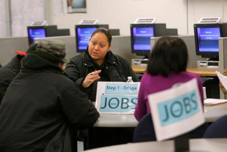 米労働省が１０日発表した２０２４年１２月の雇用統計によると、非農業部門雇用者数は２５万６０００人増加し、市場予想の１６万人増を上回った。２０１０年２月撮影（２０２５年　ロイター/Robert Galbraith）
