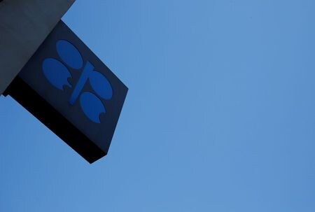 ４月９日、石油輸出国機構（ＯＰＥＣ）とロシアなどの非加盟国で構成する「ＯＰＥＣプラス」は９日、５月と６月に日量１０００万バレルの減産を行うことで合意した。ウィーンのOPEC本部で撮影（２０２０年　ロイター/Leonhard Foeger）