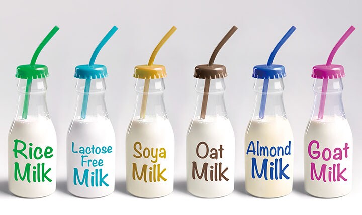 スーパーの店頭には多様な代替ミルクが並ぶ　Peter Dazeley-Photographer\'s Choice/GETTY IMAGES