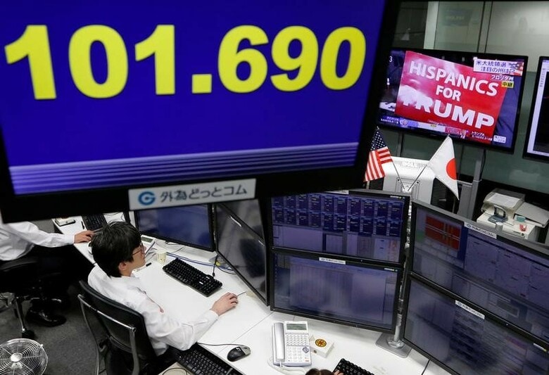 １１月９日、東京市場は、米大統領選挙の開票結果をにらみながら、ドル／円、日経平均ともに乱高下する展開となった。写真は都内で撮影（２０１６年　ロイター／Toru Hanai）