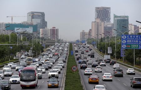 　１２月９日　中国汽車工業協会（ＣＡＡＭ）が９日発表した１１月の国内自動車販売台数は、前年同月比７．９％減少した。２０１９年７月、北京で撮影（２０２２年　ロイター／Jason Lee）