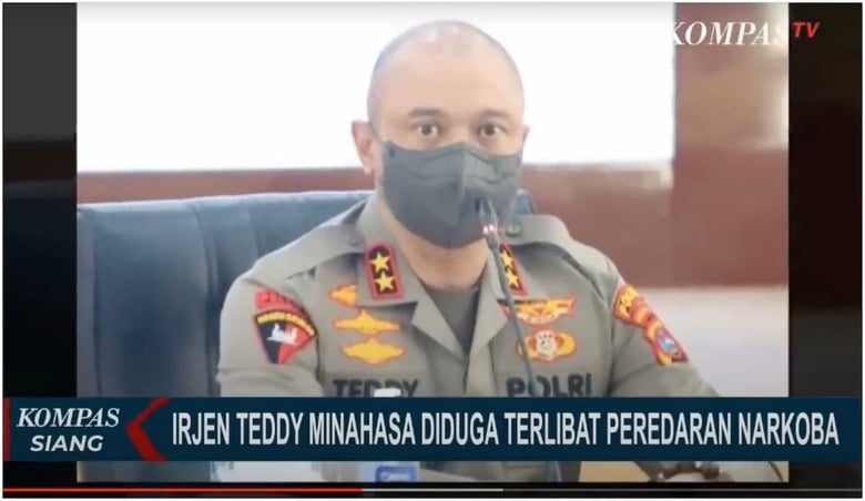 逮捕されたテディ・ミナハサ州警察本部長　KOMPASTV / YouTube