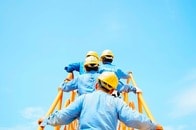 ホワイトカラーの62%が「ブルーカラーに転職」を検討...AIで激変の雇用市場、収入減の「落とし穴」に注意？