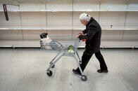 ロックダウンで脅かされる命もある