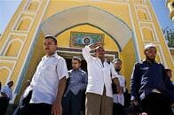 中国当局、イスラムの戒律を守るウイグル族に「投降」を促す