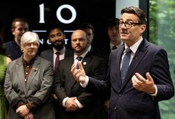 英首相、誤解招く値引き表示や「サブスクトラップ」取り締まり表明