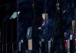 トランプ氏、防衛大手と会合　兵器在庫補充へ増産促す