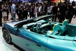 中国の国内乗用車販売、27年は2％増へ　26年低迷から回復