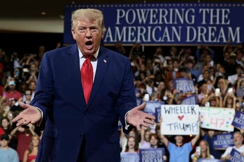 税制優遇投資プログラム「トランプ口座」について演説するトランプ米大統領。7月22日、ジョージア州マリエッタで撮影。REUTERS/Evelyn Hockstein