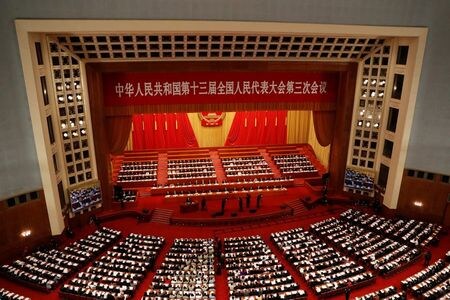 　５月２２日、中国政府は、開幕した全国人民代表大会（全人代、国会に相当）で２０２０年の予算案を公表した。安全保障上のリスクの高まりを警戒し、国防費は前年比６．６％増の１兆２６８０億元（１７８１億６０００万ドル）とした。写真は北京で２２日撮影（２０２０年　ロイター／CARLOS GARCIA RAWLINS）