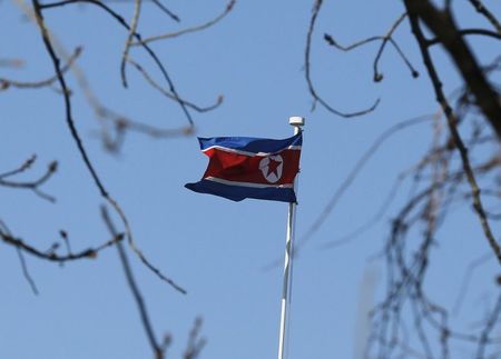 　１月２２日、北朝鮮は、同国に対して「敵対行為」を行ったとして、米国人大学生１人を拘束したと明らかにした。写真は北京の北朝鮮大使館で６日撮影（２０１６年　ロイター／Kim Kyung-Hoon）