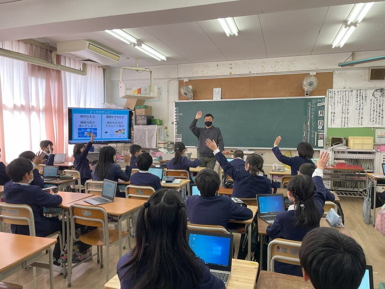 「SENSEI よのなか学」を利用した実際の授業の様子