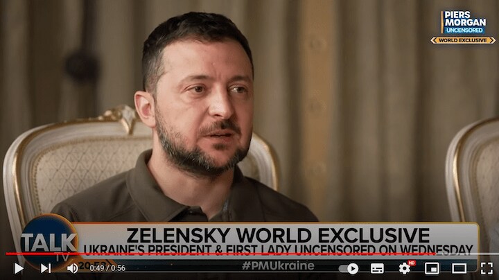 妻のオレナと共にインタビューに答えるゼレンスキー。笑みもこぼれる　The Telegraph/YouTube
