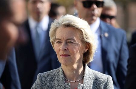 写真は欧州連合（ＥＵ）のフォンデアライエン欧州委員長。キプロスで１月撮影。REUTERS/Yiannis Kourtoglou